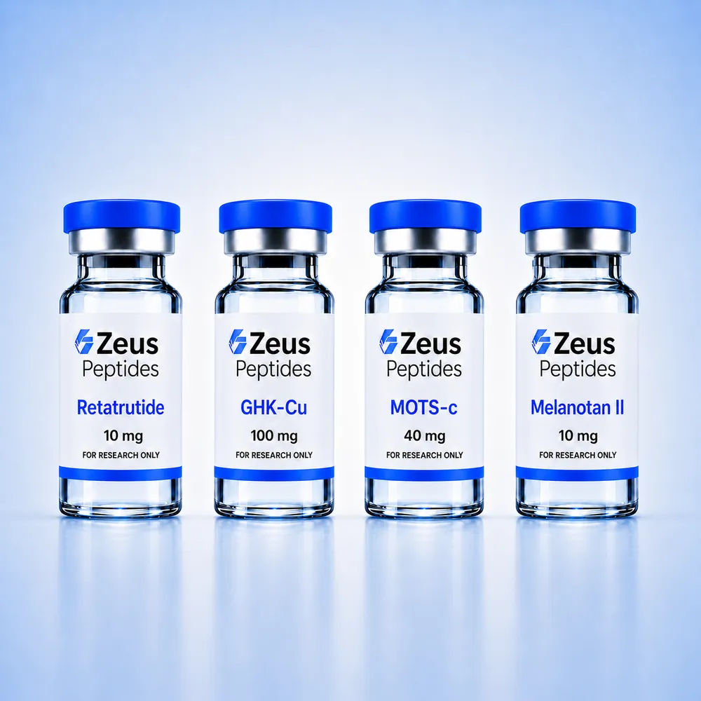 Onderzoeksbundel Retatrutide 10 mg + GHK-Cu 100 mg + MOTS-c 40 mg + Melanotan II 10 mg — vier peptide-flacons voor preklinisch laboratoriumonderzoek | ZeusPeptides
