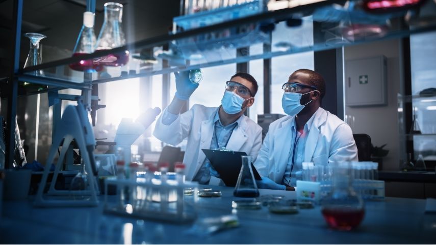 Wetenschappelijk onderzoek in het ZeusPeptides laboratorium